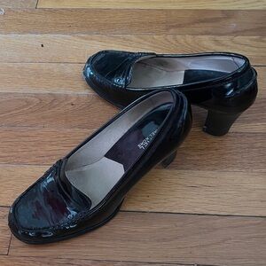 Michael Kors black Patent leather loafer sz 8 EUC